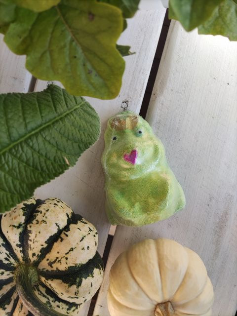 Pretty Suds Kula do kąpieli, Żabi Książe, Paczula, jabłko i bergamotka