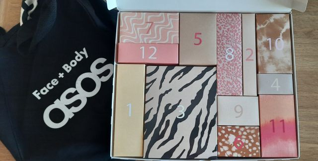 Asos Kalendarz adwentowy, Face + Body 2021