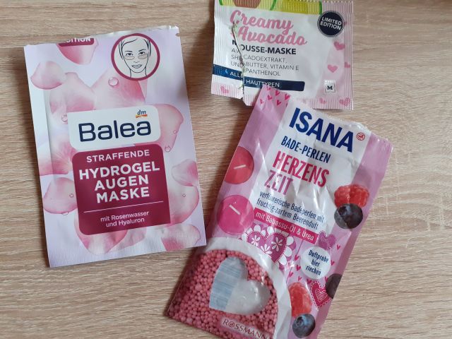 akcja denkowanie! grudzień - kosmetyki w świątecznych opakowaniach i świątecznych kolorach 🎄❄️⛄🎀🎁🎅