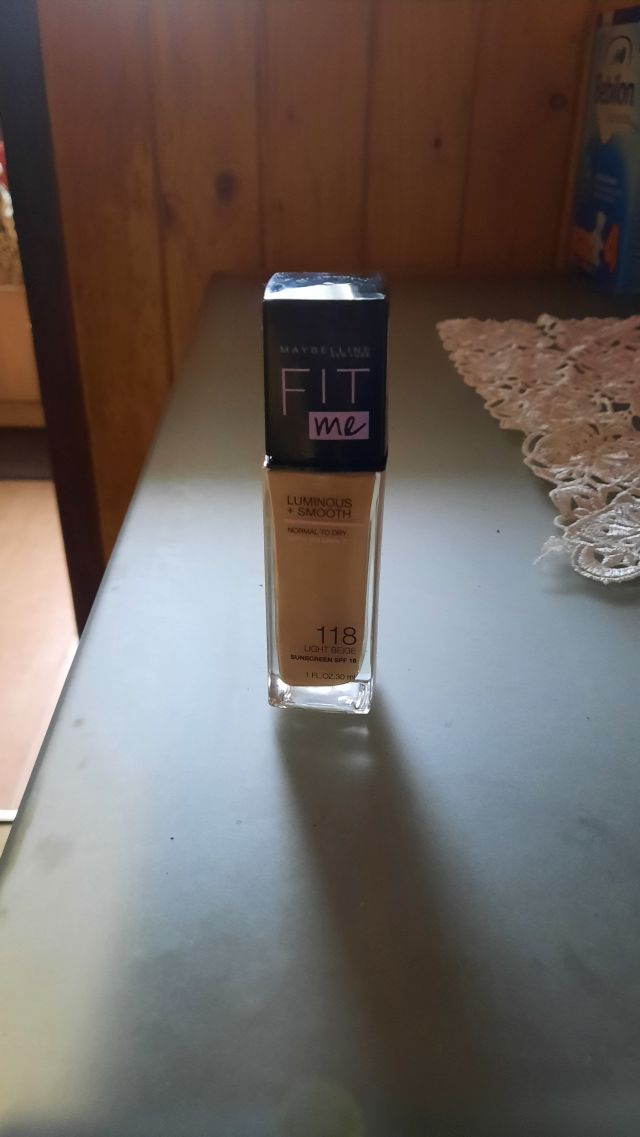 Maybelline Fit Me!, Podkład do twarzy, Rozświetlający i wygładzajacy, nr 118 
