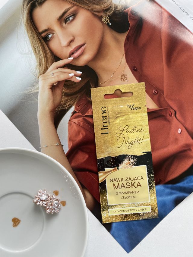 Nawilżająca maska do twarzy z szampanem i złotem 