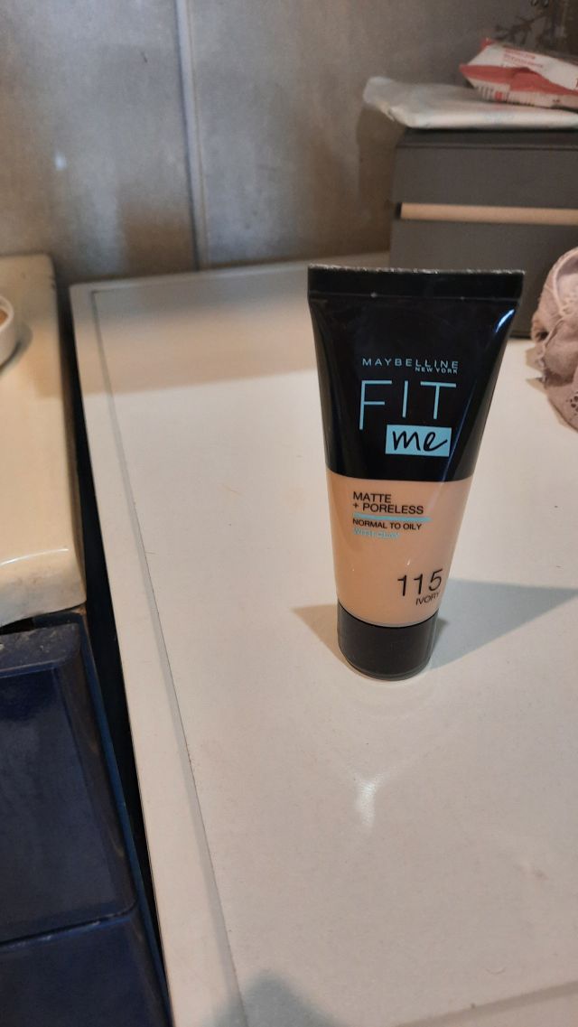 Maybelline Fit Me!, Podkład do twarzy, Matujący i wygładzający pory, nr 115