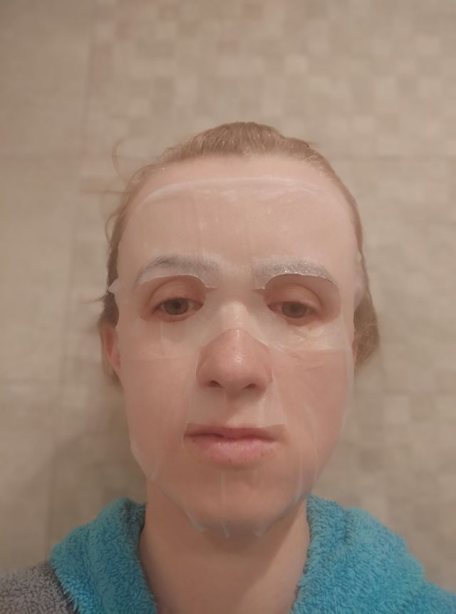 Holiday Candy Mask rozswietlajaca maseczka w plachcie 