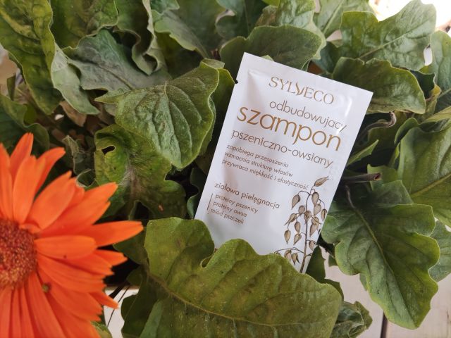 Sylveco Szampon do włosów, Odbudowujący, Pszeniczno-owsiany