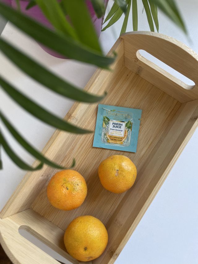 Krem booster z bioaktywną wodą cytrusową Frosch Juice Bielenda
