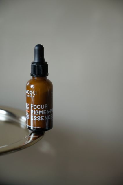 Veoli Botanica Serum do twarzy, Intensywnie redukujące przebarwienia i zwężające pory, Focus Pigmentation Essence