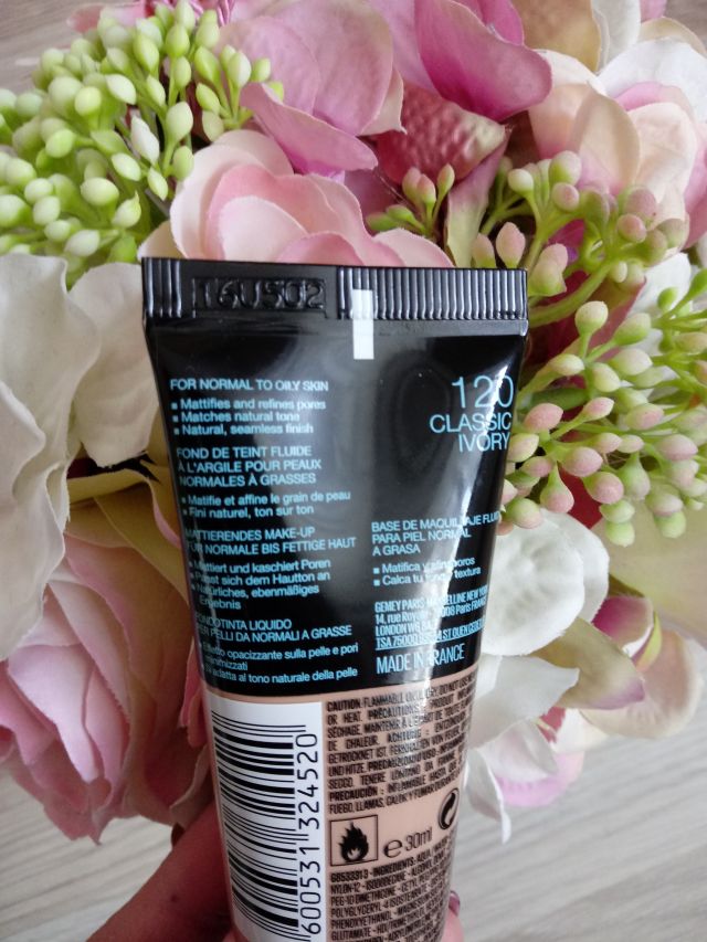 Maybelline Fit me! Podkład do twarzy, Matujący i wygładzający pory, nr 120 Classic Ivory
