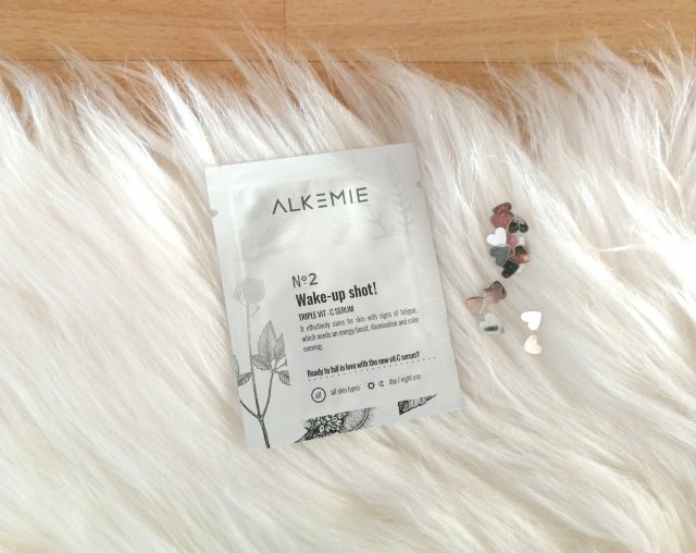 Alkemie Wake-up shot!, Serum do twarzy, Z potrójną witaminą C 