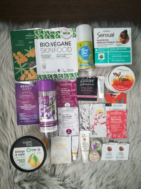 akcja denkowanie! grudzień - kosmetyki w świątecznych opakowaniach i świątecznych kolorach 🎄❄️⛄🎀🎁🎅