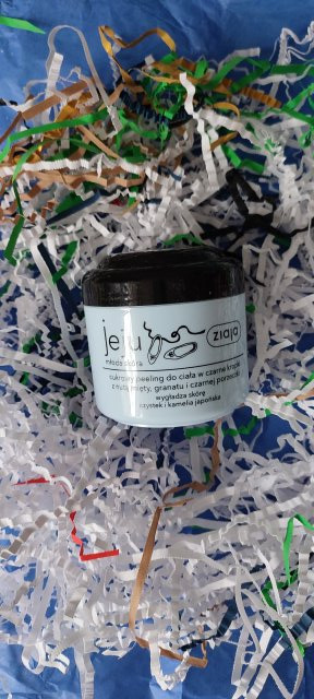 Ziaja Jeju, Młoda skóra, Peeling do ciała, Czarny, Myjący, Z nutą czarnej mięty i porzeczki