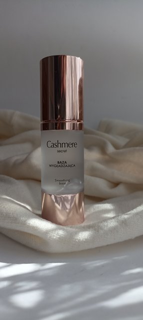 Cashmere Baza pod makijaż, Secret, Wygładzająca