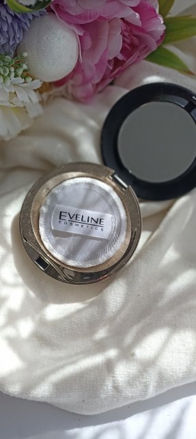 Eveline Celebrities Beauty, Puder mineralny, Matująco-wygładzający, nr 20