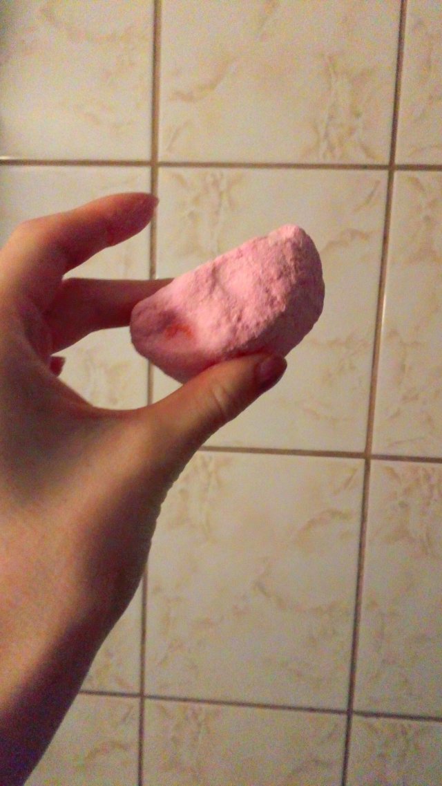 Bomb Cosmetics Babeczka do kąpieli, Kremowa, Merry&Bright