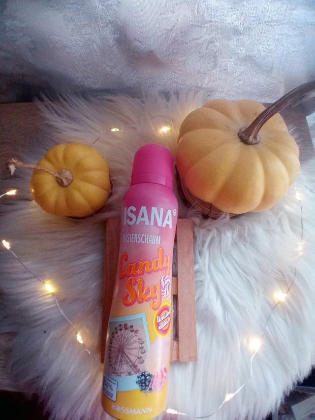 Isana Pianka do golenia, Candy Sky