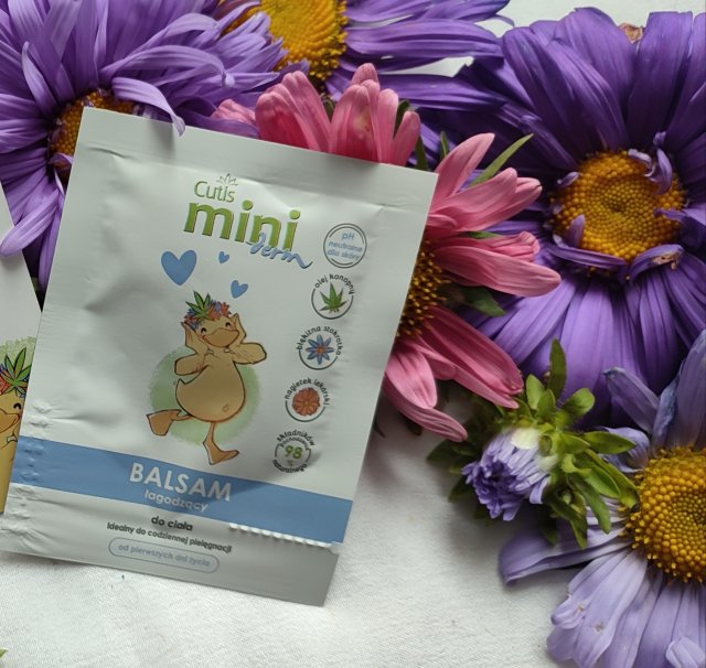 Cutis Mini Derm Balsam do ciała, Łagodzący, Do codziennej pielęgnacji, Olej konopny, błękitna stokrotka, nagietek lekarski