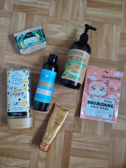 akcja denkowanie! grudzień - kosmetyki w świątecznych opakowaniach i świątecznych kolorach 🎄❄️⛄🎀🎁🎅