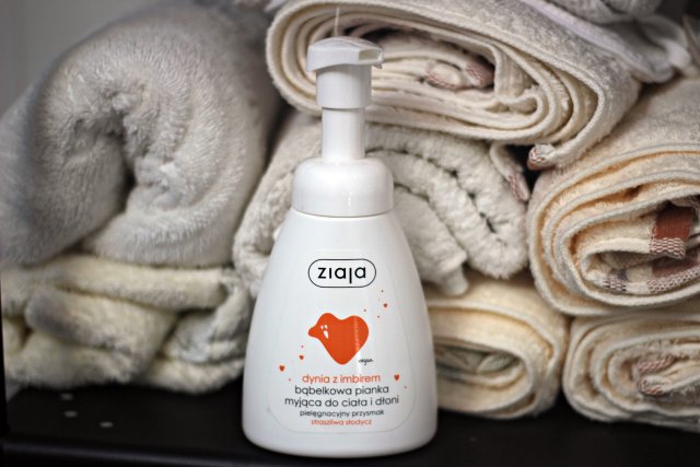 Ziaja Pielęgnacyjny Przysmak, Straszliwa słodycz, Bąbelkowa pianka myjąca do ciała i dłoni, Dynia z imbirem