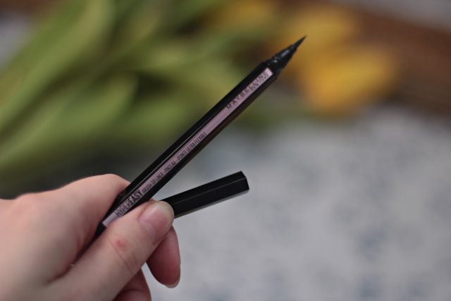 Maybelline Hyper Easy, Eyeliner w płynie, nr 800 Pitch Black