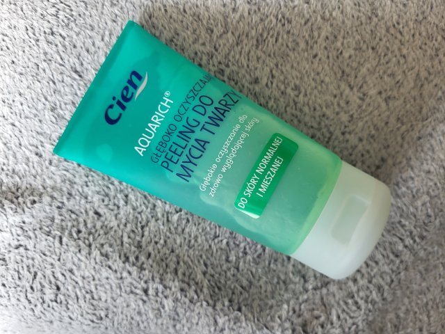 Cien Głęboko oczyszczający peeling do mycia twarzy