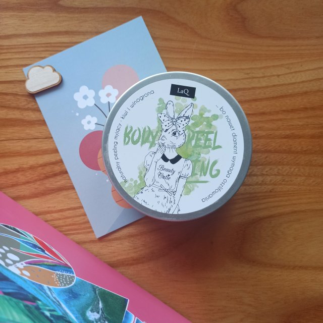 LaQ Peeling myjący do ciała, Kiwi i Winogrona