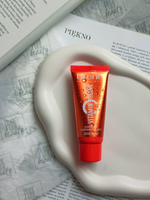 Lirene Dermoprogram, Vitamin C Glow, Podkład do twarzy, Rozświetlający, nr 002 Beige