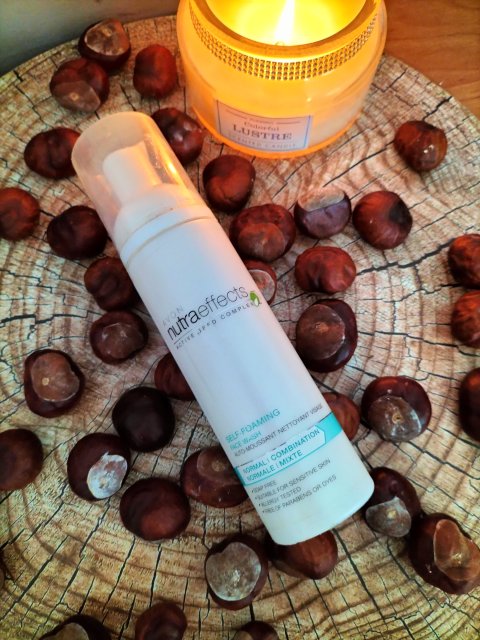 Avon Nutra Effects, Pianka do mycia twarzy, Active Seed Complex, Odświeżająca, Skóra normalna i mieszana 