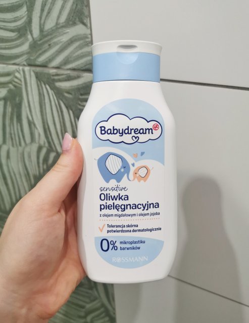 Babydream Oliwka pielęgnacyjna, Chroni skórę przez wysuszeniem, Z olejkiem migdałowym i olejem jojoba