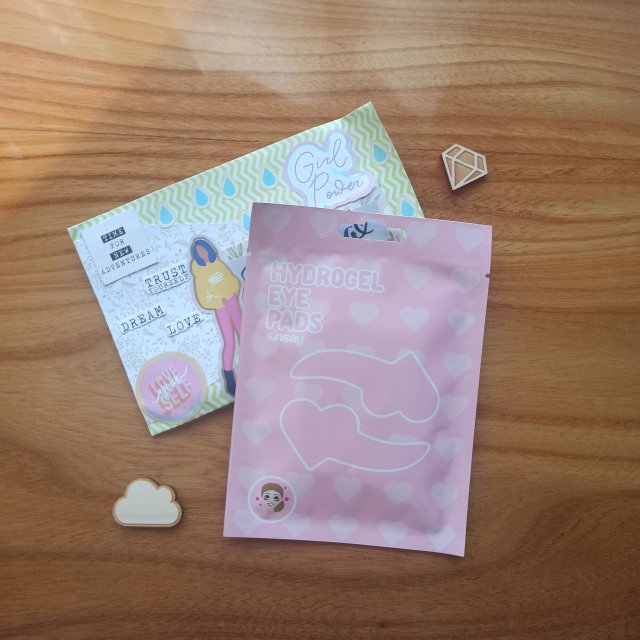 SINSAY Płatki pod oczy, Hydrożelowe, Gel Eye Pads, Z ekstraktem z hibiskusa, Serduszka różowe