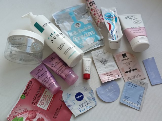 akcja denkowanie! grudzień - kosmetyki w świątecznych opakowaniach i świątecznych kolorach 🎄❄️⛄🎀🎁🎅