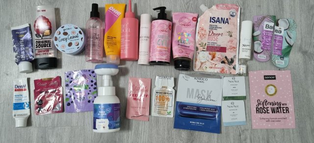 akcja denkowanie! grudzień - kosmetyki w świątecznych opakowaniach i świątecznych kolorach 🎄❄️⛄🎀🎁🎅