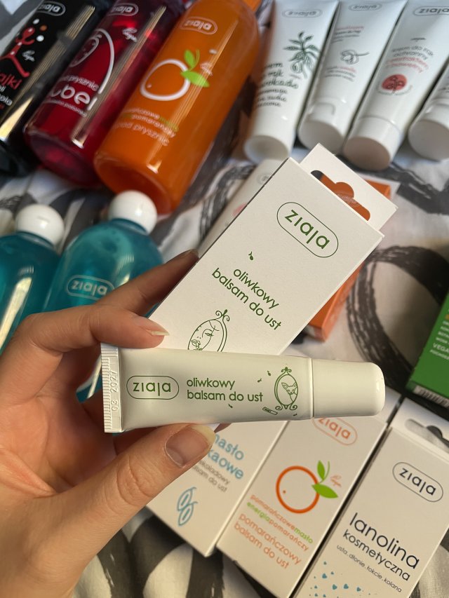 Ziaja Balsam do ust, Oliwkowy