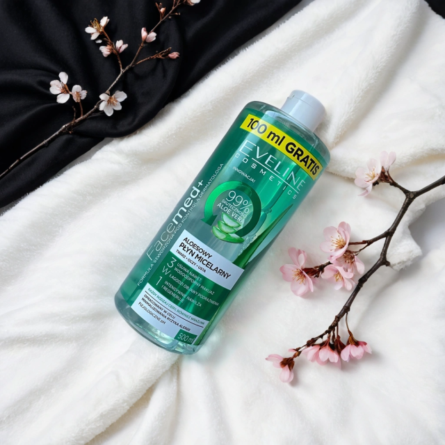 Eveline Facemed +, Płyn micelarny, Aloesowy, Odświeżająco - łagodzący, 3w1