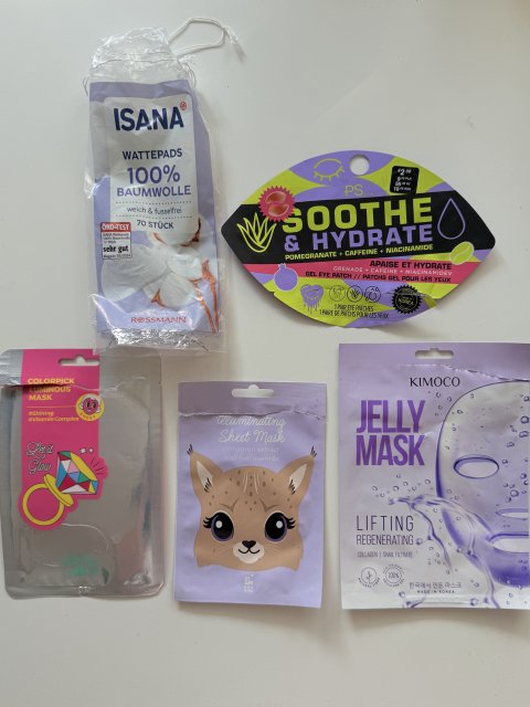 Denkowanie część druga :) Grudzień, kosmetyki w świątecznych opakowaniach lub w świątecznych kolorach: czerwonym, zielonym i złotym 