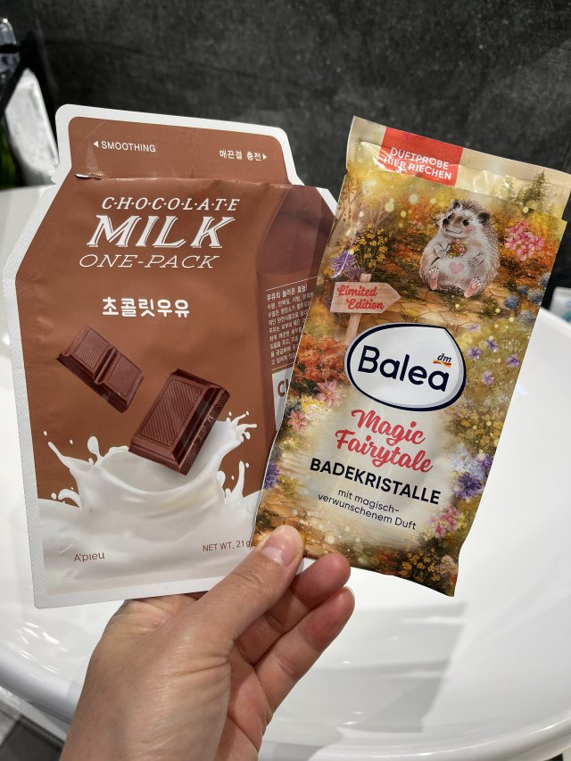 Denkowanie część druga :) Grudzień, kosmetyki w świątecznych opakowaniach lub w świątecznych kolorach: czerwonym, zielonym i złotym 