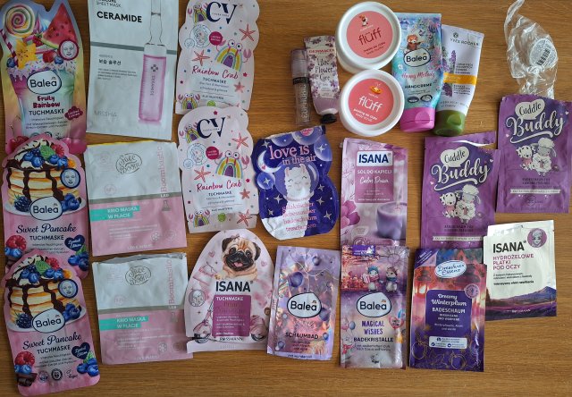 Denkowanie część druga :) Grudzień, kosmetyki w świątecznych opakowaniach lub w świątecznych kolorach: czerwonym, zielonym i złotym 