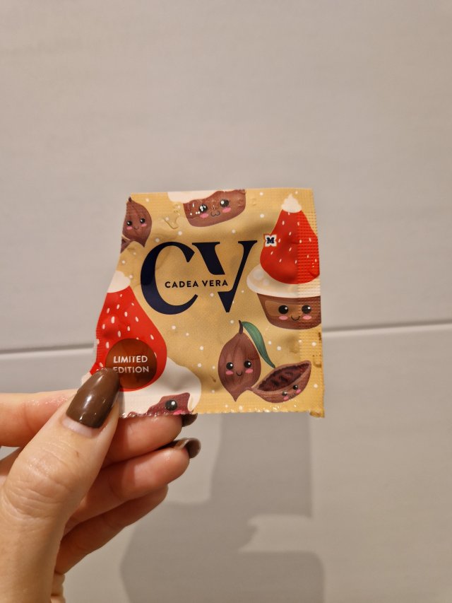 Denkowanie część druga :) Grudzień, kosmetyki w świątecznych opakowaniach lub w świątecznych kolorach: czerwonym, zielonym i złotym 