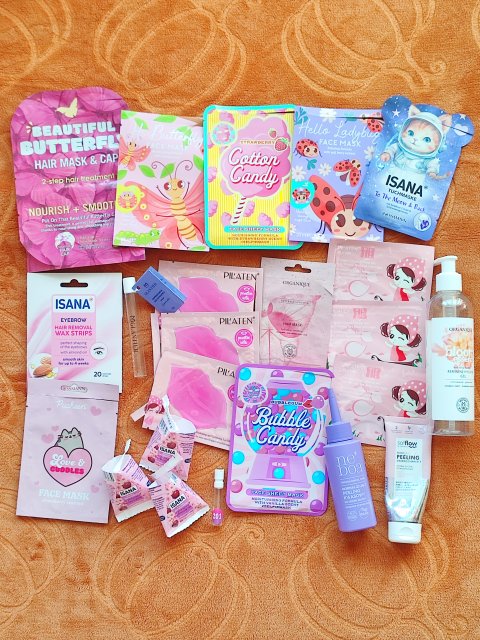 Denkowanie część druga :) Grudzień, kosmetyki w świątecznych opakowaniach lub w świątecznych kolorach: czerwonym, zielonym i złotym 