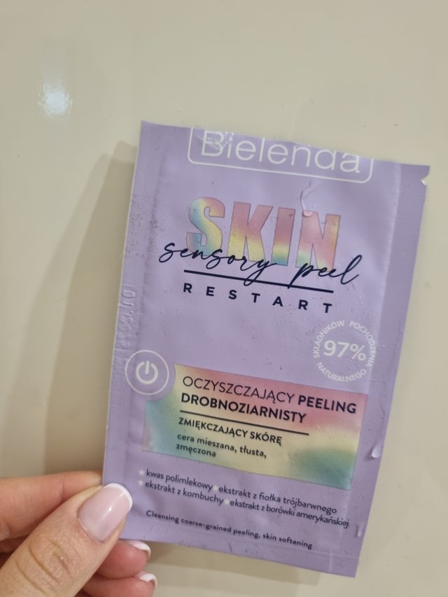 Denkowanie część druga :) Grudzień, kosmetyki w świątecznych opakowaniach lub w świątecznych kolorach: czerwonym, zielonym i złotym 