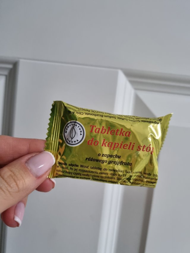 Denkowanie część druga :) Grudzień, kosmetyki w świątecznych opakowaniach lub w świątecznych kolorach: czerwonym, zielonym i złotym 