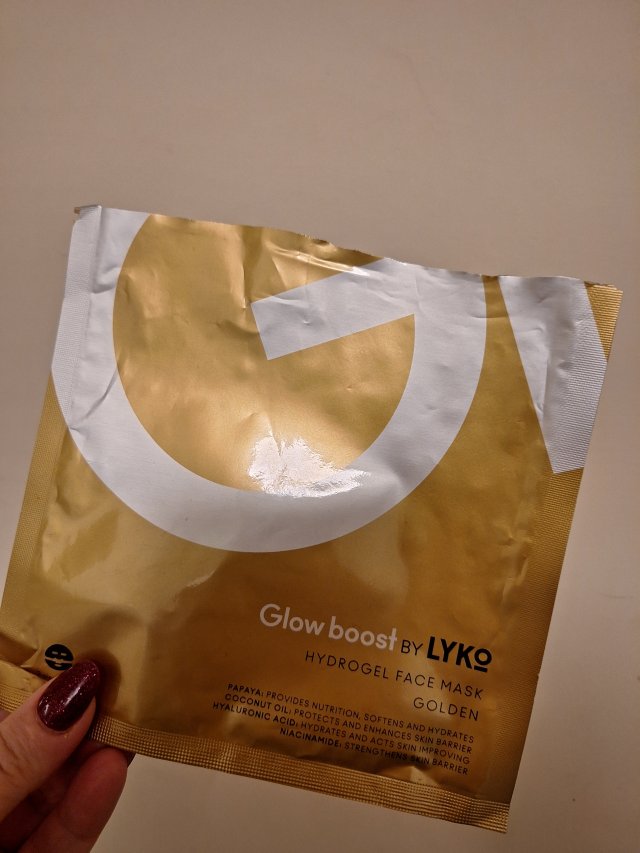 Denkowanie część druga :) Grudzień, kosmetyki w świątecznych opakowaniach lub w świątecznych kolorach: czerwonym, zielonym i złotym 