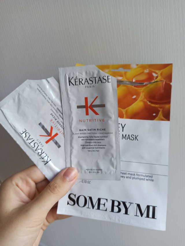 Denkowanie część druga :) Grudzień, kosmetyki w świątecznych opakowaniach lub w świątecznych kolorach: czerwonym, zielonym i złotym 