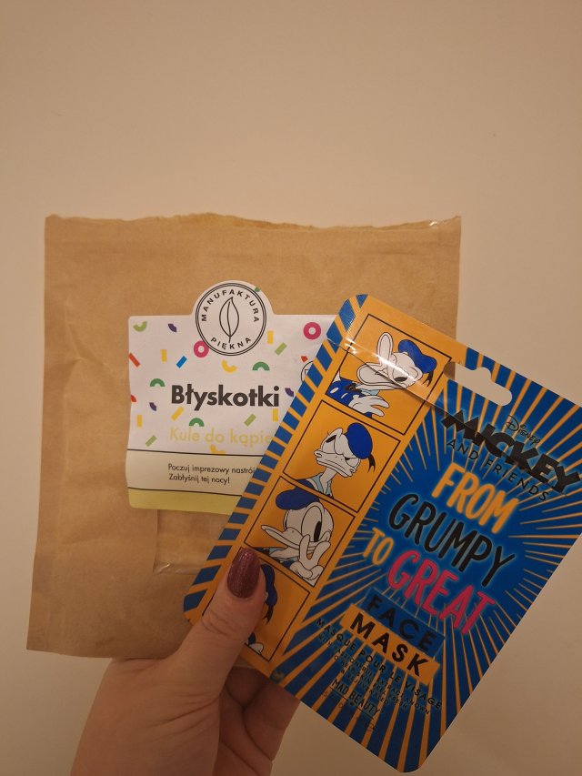 Denkowanie część druga :) Grudzień, kosmetyki w świątecznych opakowaniach lub w świątecznych kolorach: czerwonym, zielonym i złotym 