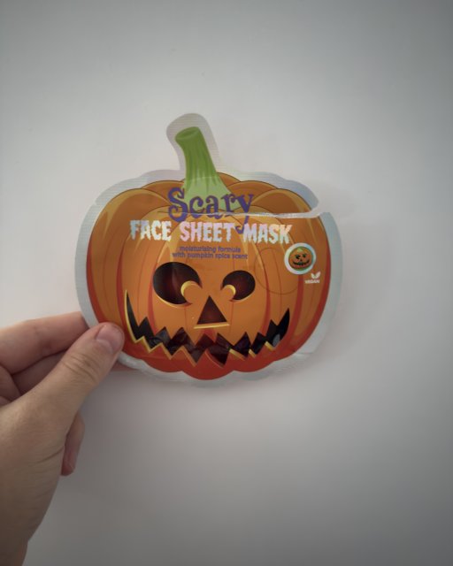 Denkowanie część druga :) Grudzień, kosmetyki w świątecznych opakowaniach lub w świątecznych kolorach: czerwonym, zielonym i złotym 