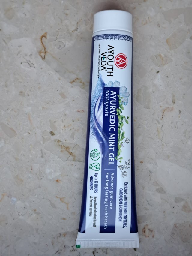 Aÿouth Veda Pasta do zębów, Ayurvedic Mint Gel, Wzbogacona kryształami mentolu, kardamonem i cynamonem