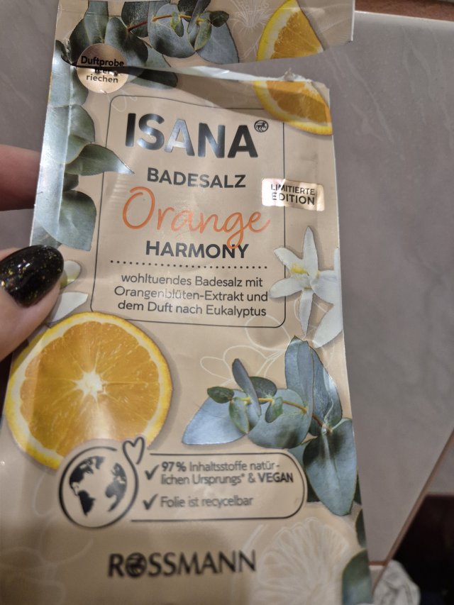 Denkowanie część druga :) Grudzień, kosmetyki w świątecznych opakowaniach lub w świątecznych kolorach: czerwonym, zielonym i złotym 