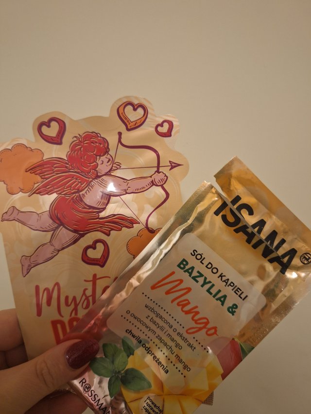 Denkowanie część druga :) Grudzień, kosmetyki w świątecznych opakowaniach lub w świątecznych kolorach: czerwonym, zielonym i złotym 