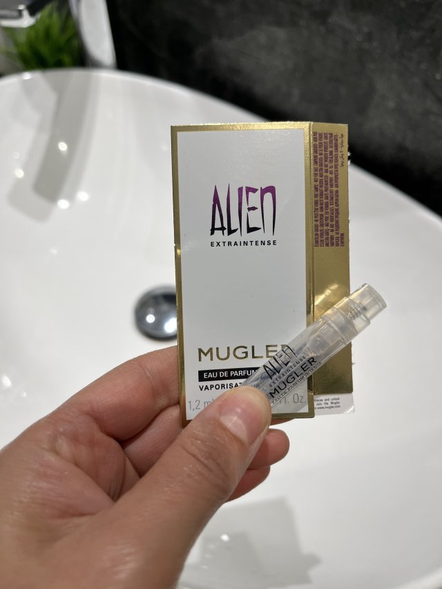 Denkowanie część druga :) Grudzień, kosmetyki w świątecznych opakowaniach lub w świątecznych kolorach: czerwonym, zielonym i złotym 