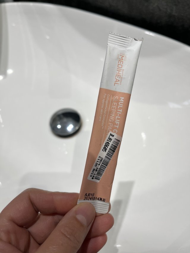 Denkowanie część druga :) Grudzień, kosmetyki w świątecznych opakowaniach lub w świątecznych kolorach: czerwonym, zielonym i złotym 