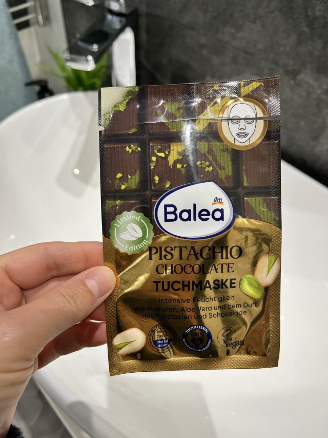 Denkowanie część druga :) Grudzień, kosmetyki w świątecznych opakowaniach lub w świątecznych kolorach: czerwonym, zielonym i złotym 