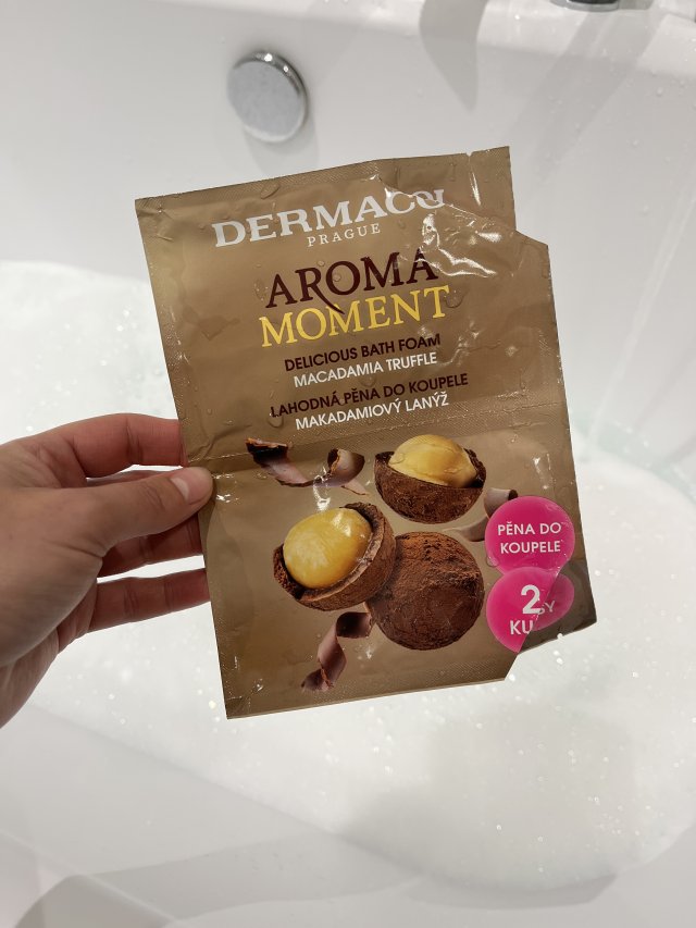 Denkowanie część druga :) Grudzień, kosmetyki w świątecznych opakowaniach lub w świątecznych kolorach: czerwonym, zielonym i złotym 